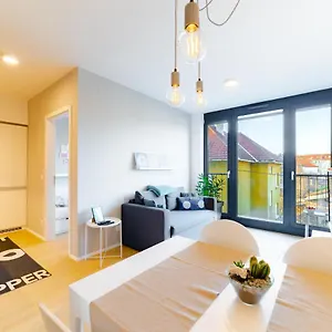 Apartment Monochrome Urban Hoodie Slovenia